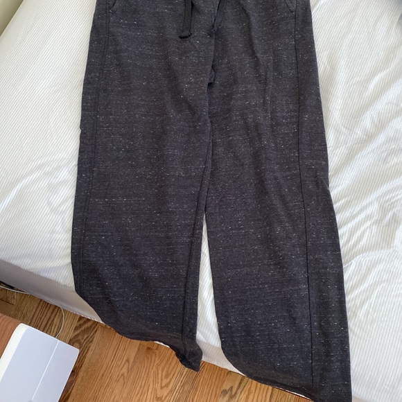 A bundle  of black/blue sweatpants - Picture 5 of 6